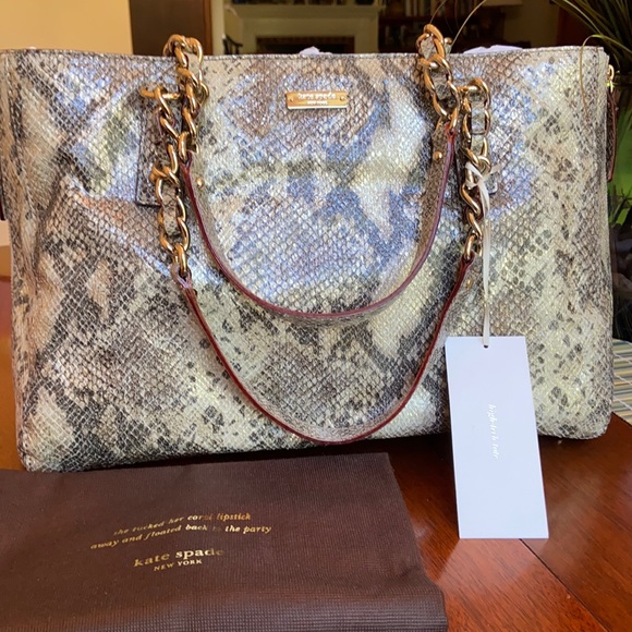 kate spade Handbags - Georgous Kate Spade tote